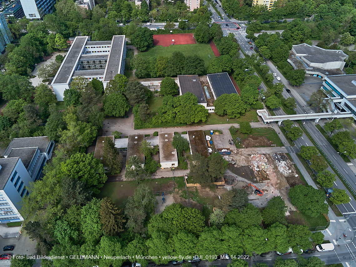 14.05.2022 - Luftbilder von der Baustelle Haus für Kinder in Neuperlach